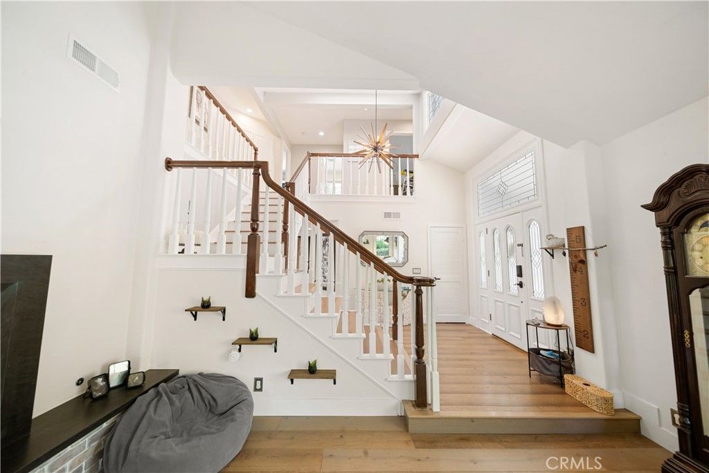 Interior, Pendant Lights, Recessed Lighting, Wood Texture Flooring