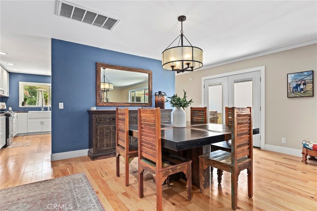Chandelier, Dining room, Interior, Recessed Lighting, Wood Texture Flooring