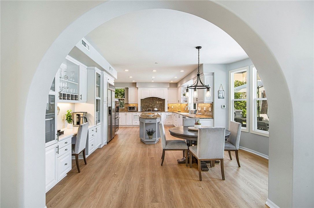 Dining room, Interior, Kitchen, Pendant Lights, Recessed Lighting, Wood Texture Flooring