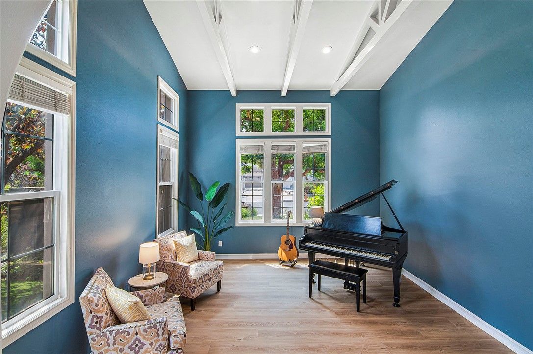 Interior, Piano, Recessed Lighting, Wood Texture Flooring