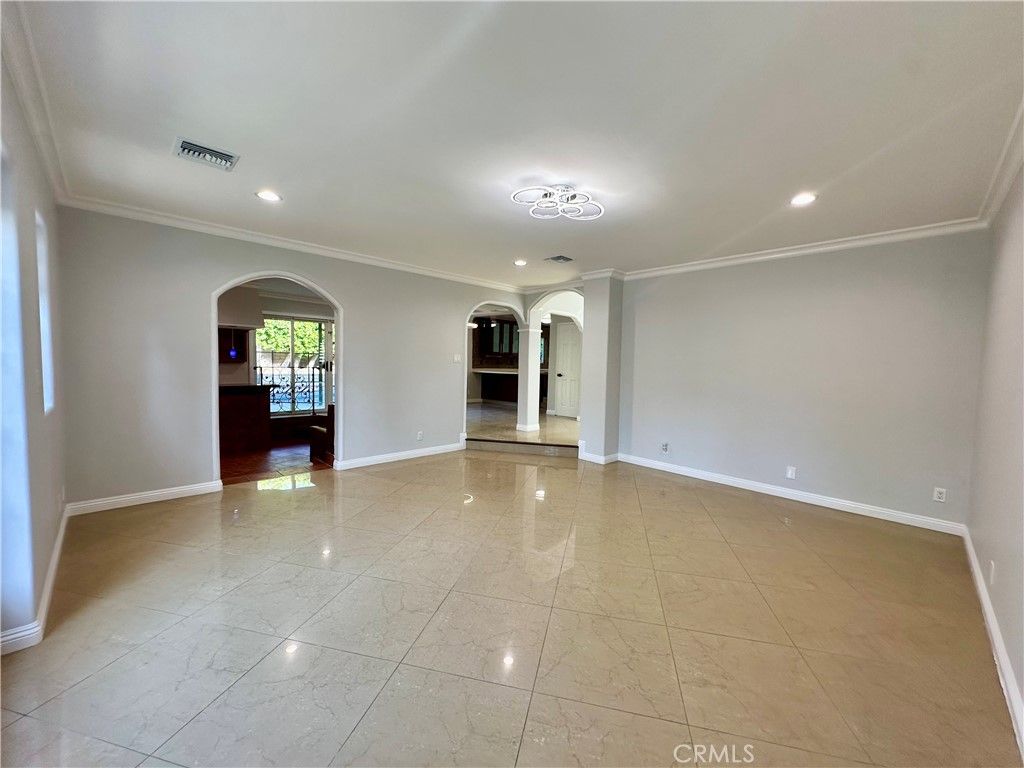 Empty room, Interior, Recessed Lighting