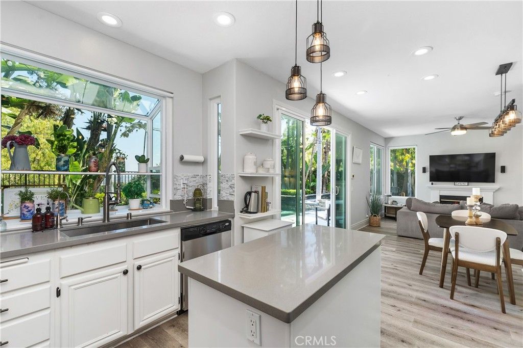 Dining room, Interior, Kitchen, Pendant Lights, Recessed Lighting, Wood Texture Flooring