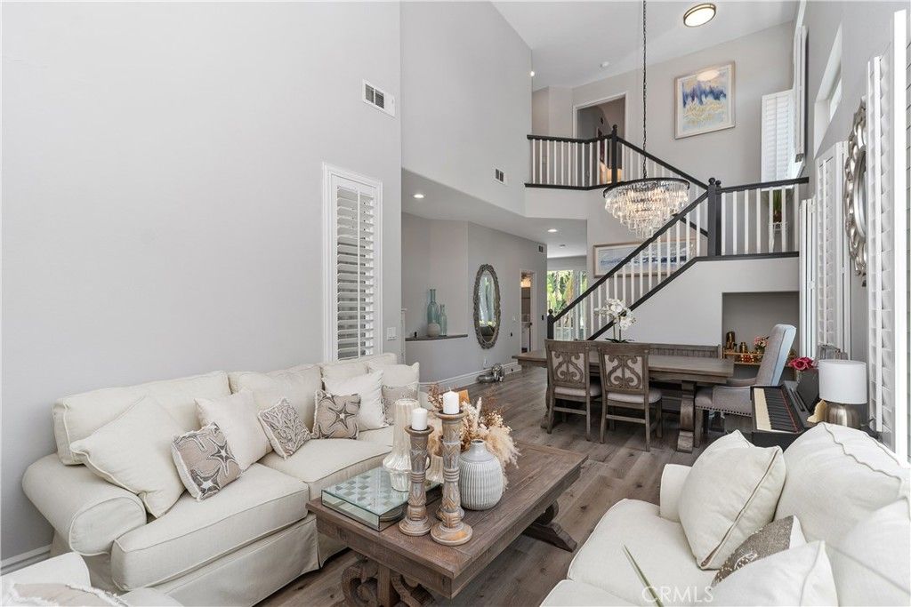 Chandelier, Dining room, Interior, Living room, Piano, Recessed Lighting, Wood Texture Flooring