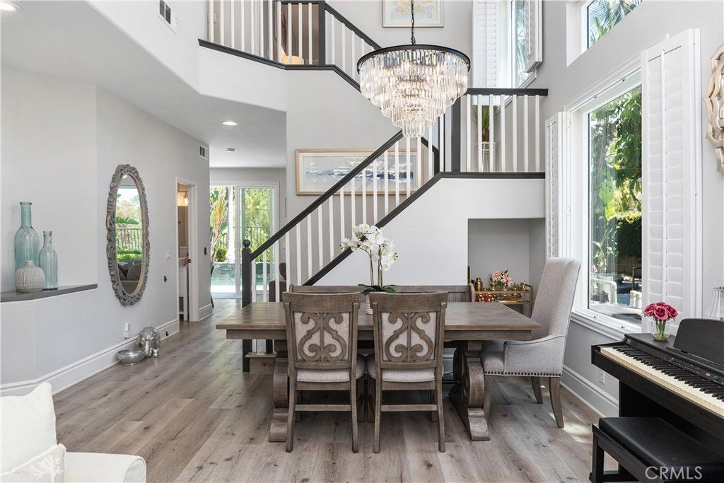 Chandelier, Dining room, Interior, Recessed Lighting, Wood Texture Flooring