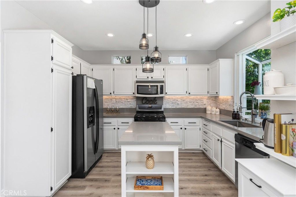 Interior, Kitchen, Pendant Lights, Recessed Lighting, Wood Texture Flooring
