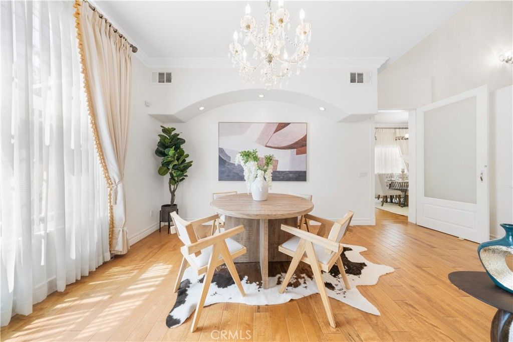 Chandelier, Dining room, Interior, Recessed Lighting, Wood Texture Flooring