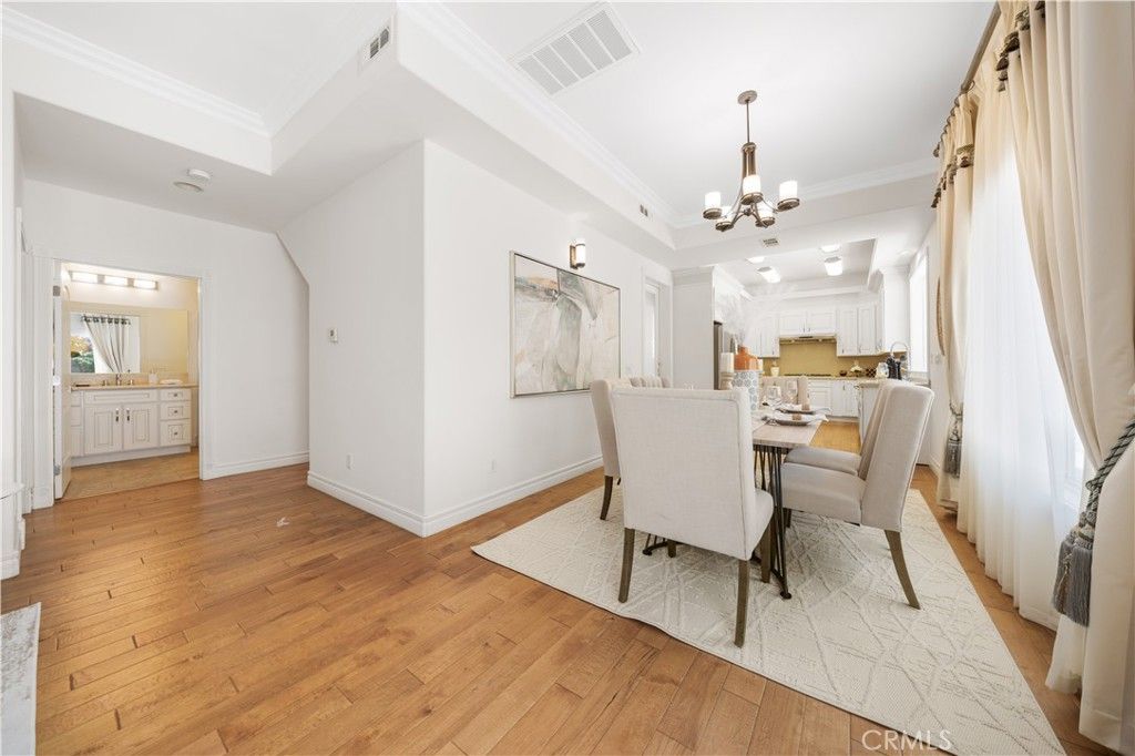 Chandelier, Dining room, Interior, Kitchen, Wood Texture Flooring