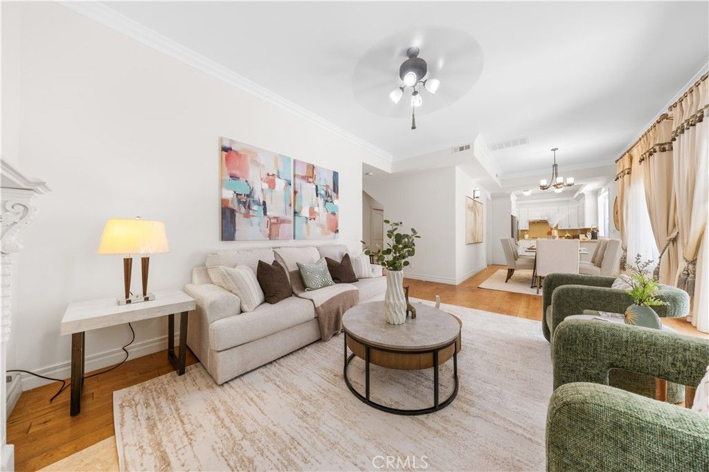 Chandelier, Dining room, Interior, Living room, Wood Texture Flooring