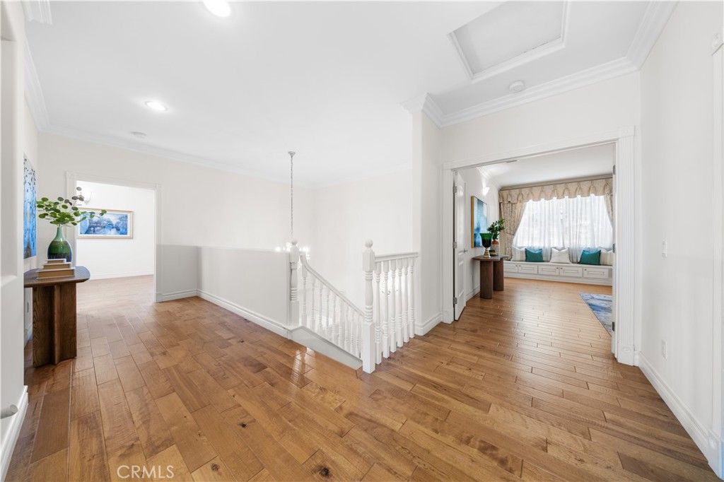 Interior, Pendant Lights, Recessed Lighting, Wood Texture Flooring