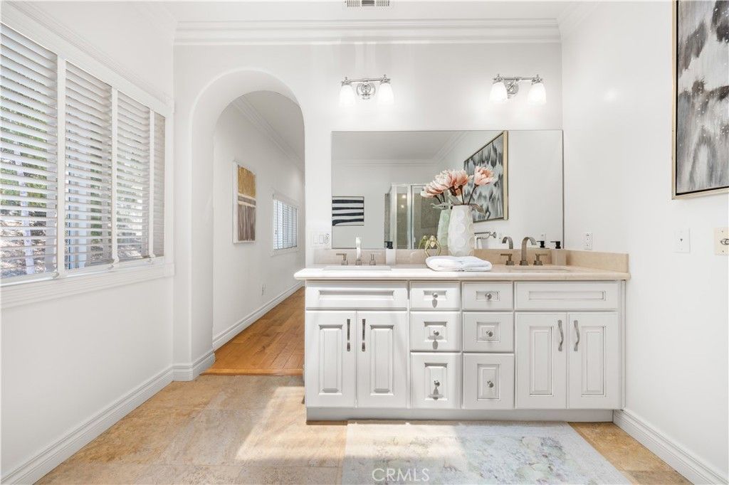 Bathroom, Dual Sink Vanities, Interior, Wood Texture Flooring