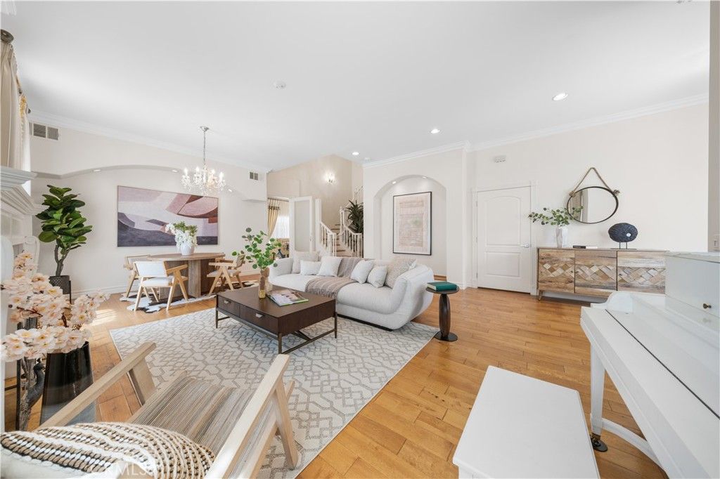 Chandelier, Dining room, Interior, Living room, Recessed Lighting, Wood Texture Flooring