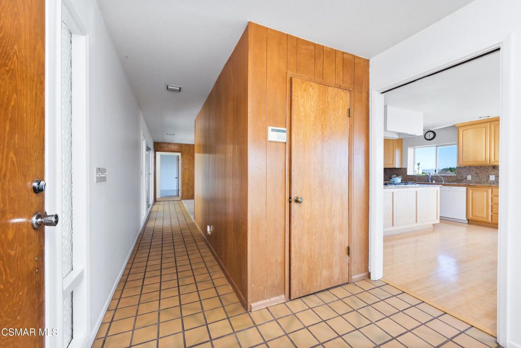 Interior, Kitchen, Water, Wooden Walls