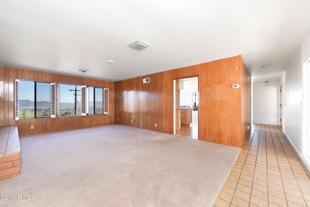 Empty room, Interior, Recessed Lighting, Wooden Walls