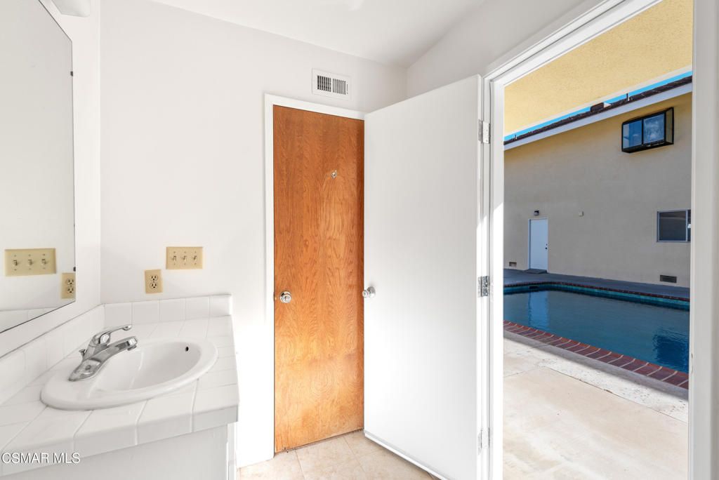 Bathroom, Interior, Tile Countertops