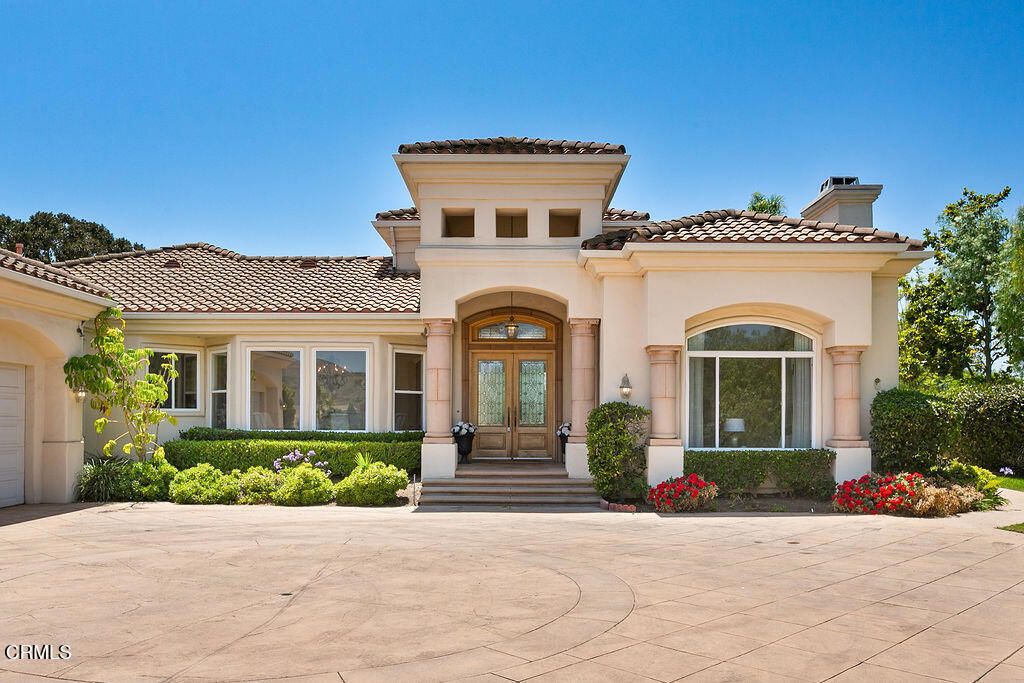 Attached, Exterior, Facade, Mediterranean