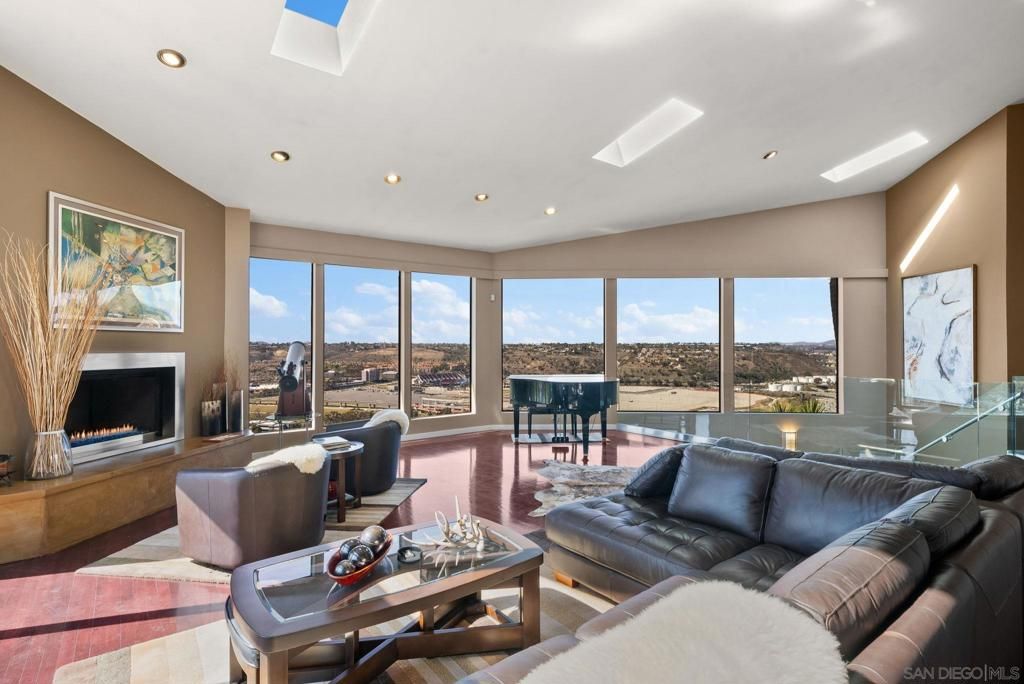 Fireplace, Interior, Living room, Piano, Recessed Lighting