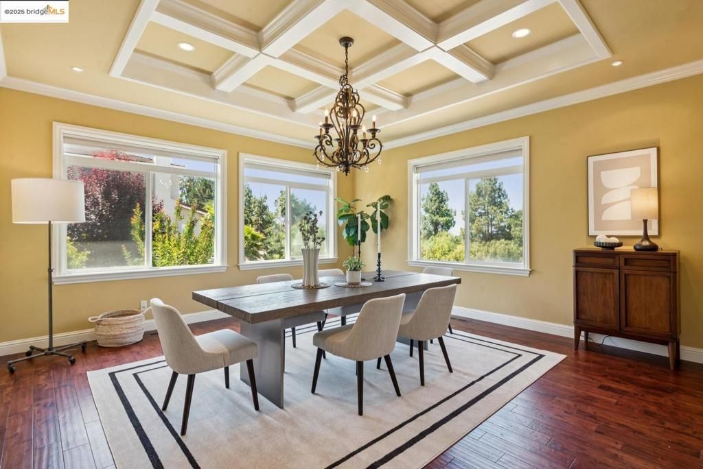 Chandelier, Dining room, Interior, Recessed Lighting, Wood Texture Flooring