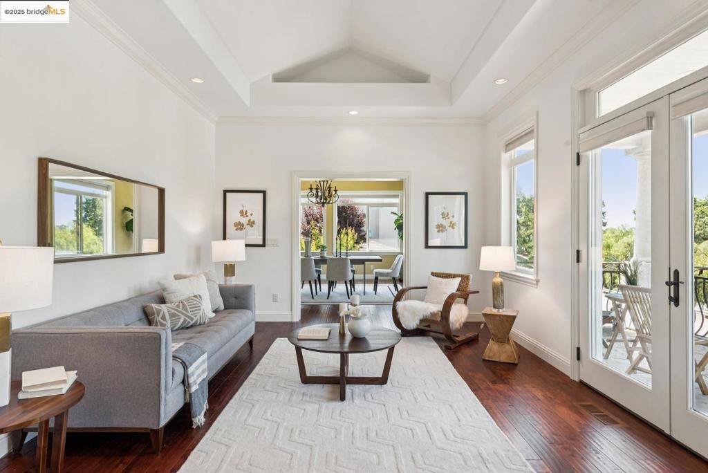 Dining room, Interior, Living room, Recessed Lighting, Wood Texture Flooring