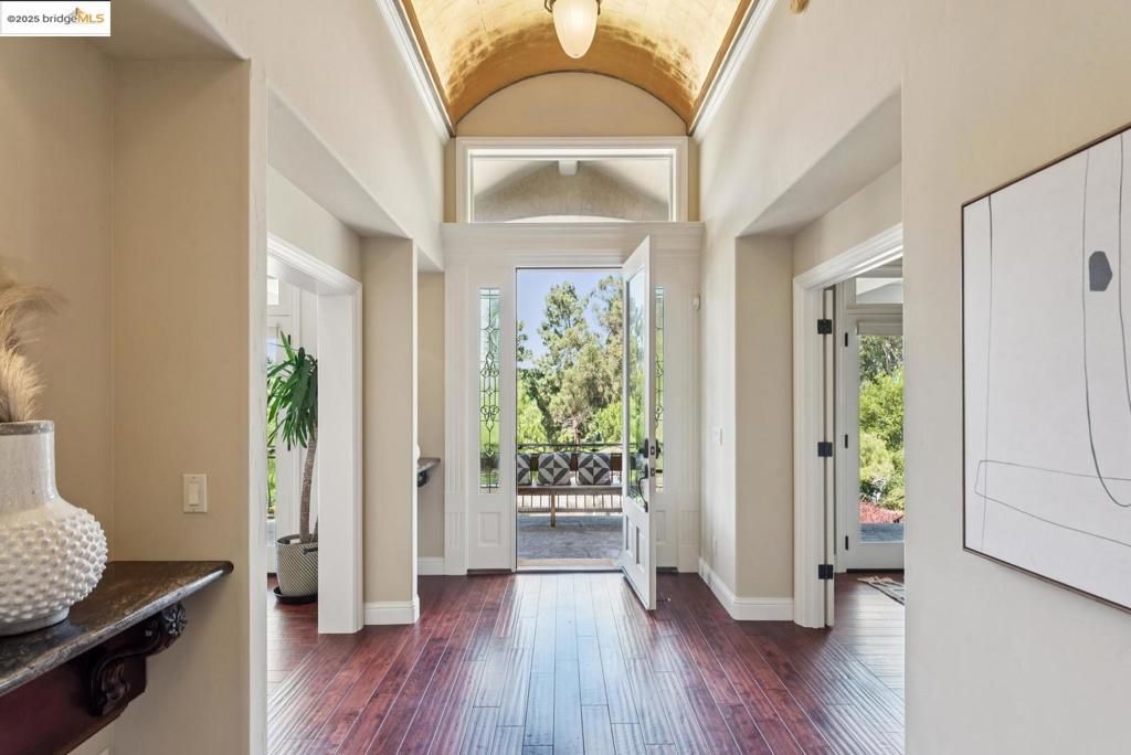 Interior, Pendant Lights, Wood Texture Flooring
