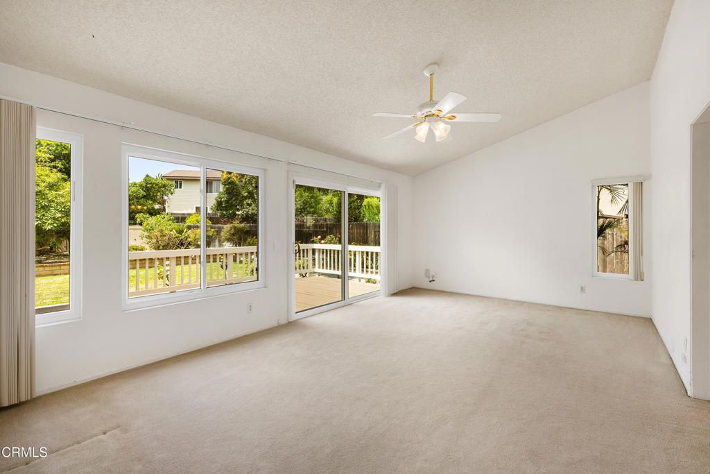 Empty room, Interior