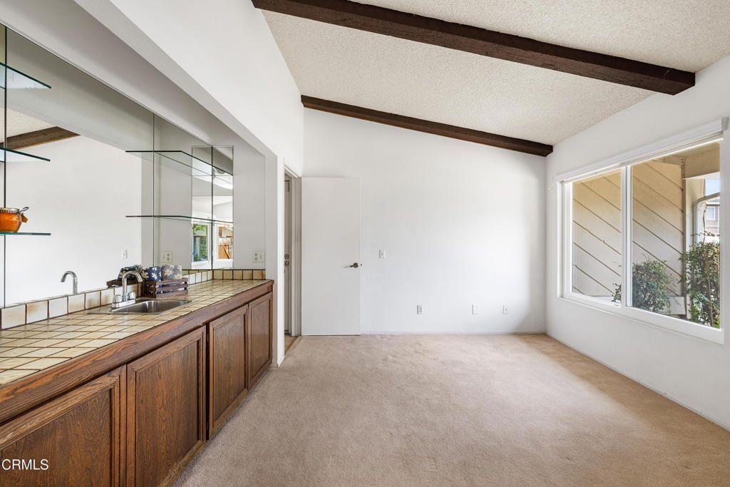 Empty room, Interior, Wooden Beams
