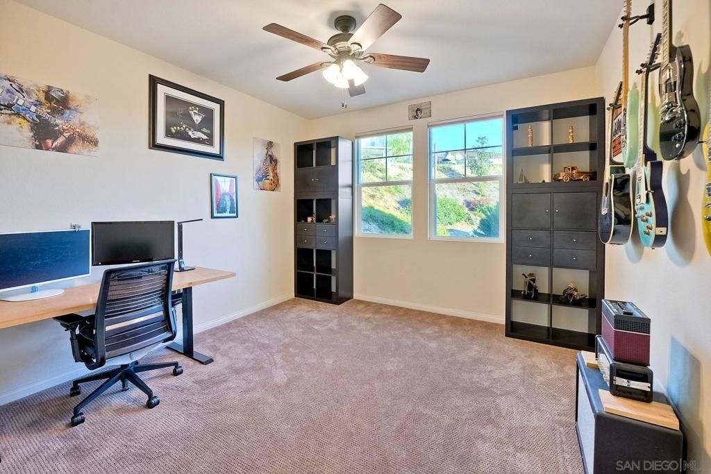 Home Office, Interior
