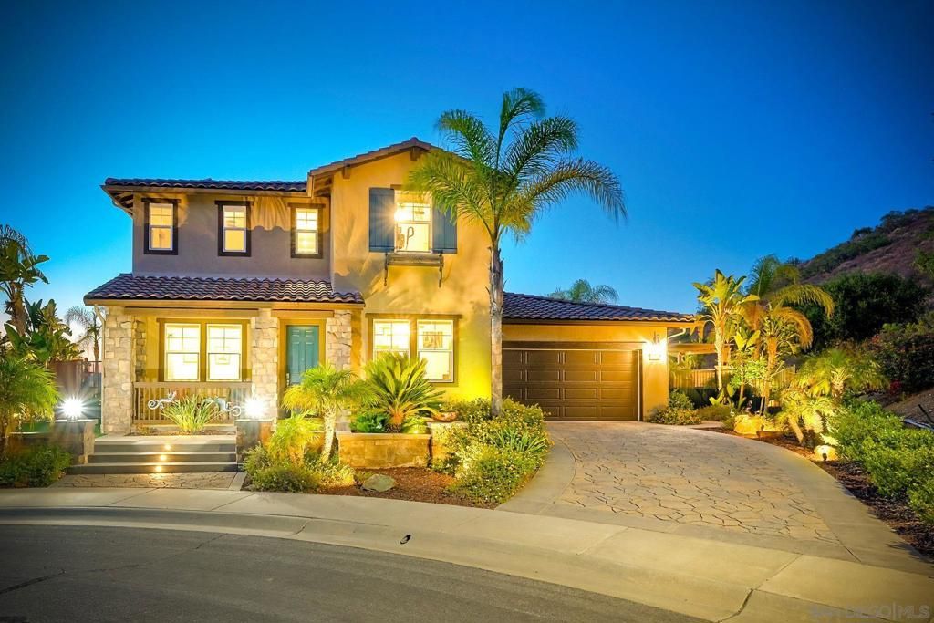 Attached, Exterior, Facade, Mediterranean