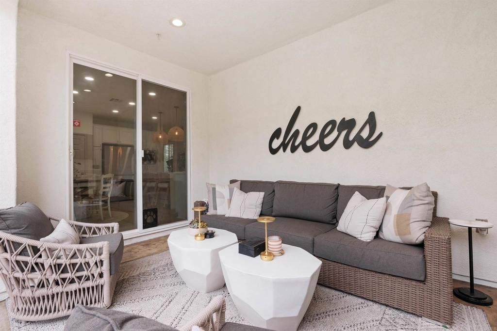 Exterior, Interior, Living room, Recessed Lighting