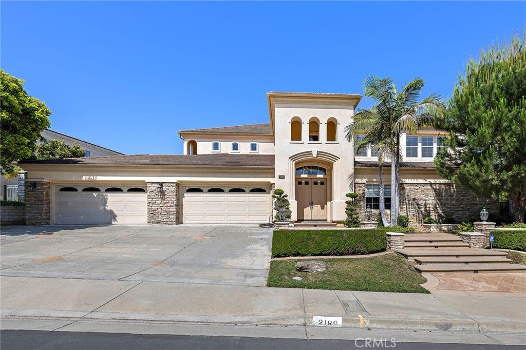 Attached, Exterior, Facade, Mediterranean