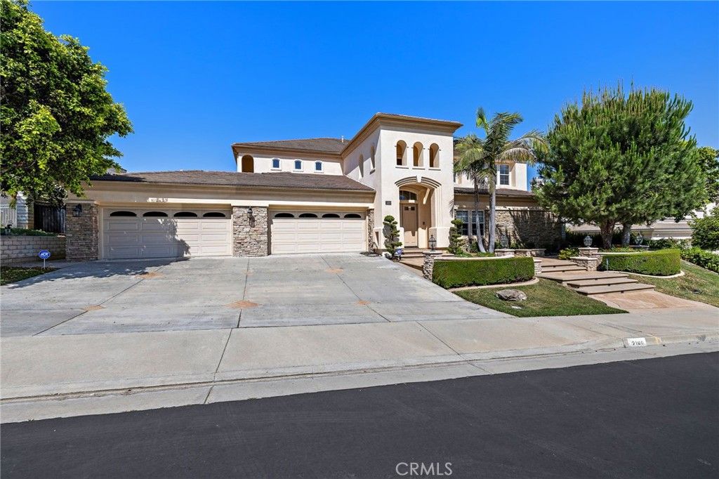 Attached, Exterior, Facade, Mediterranean