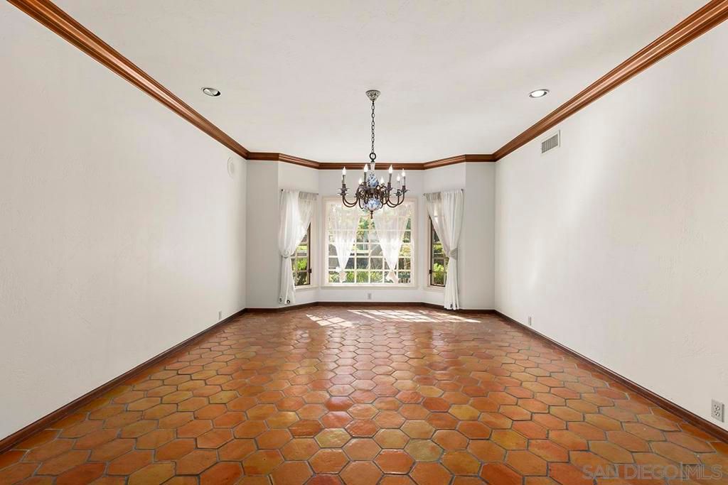 Chandelier, Empty room, Interior, Recessed Lighting