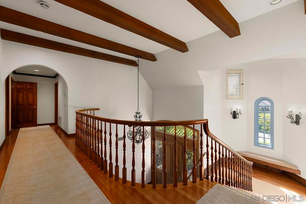 Interior, Recessed Lighting, Wooden Beams, Wood Texture Flooring