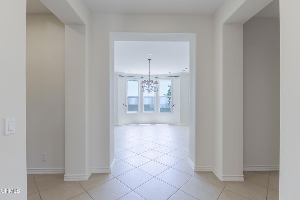 Chandelier, Empty room, Interior, Recessed Lighting