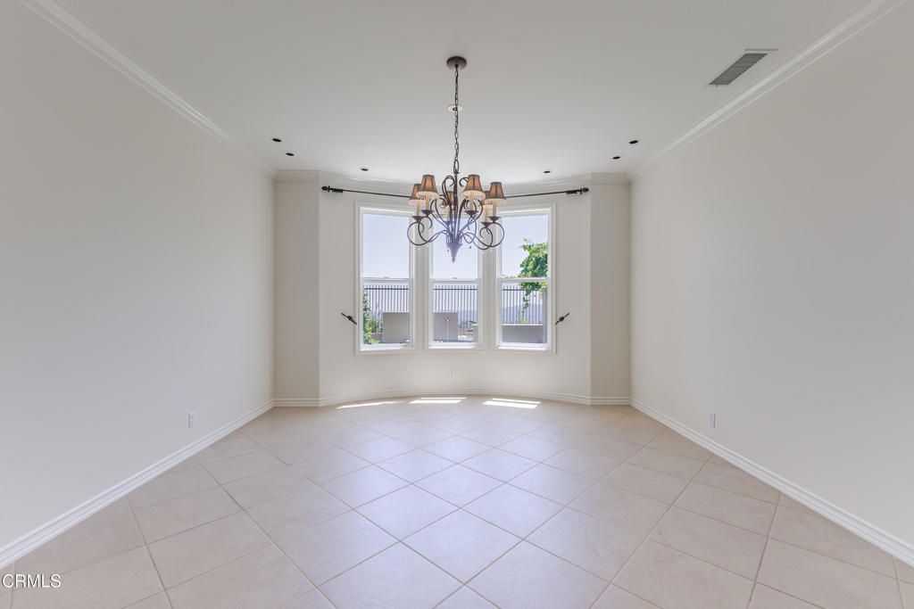 Chandelier, Empty room, Interior, Recessed Lighting