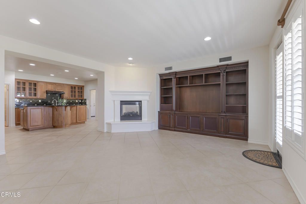 Empty room, Fireplace, Interior, Kitchen, Recessed Lighting