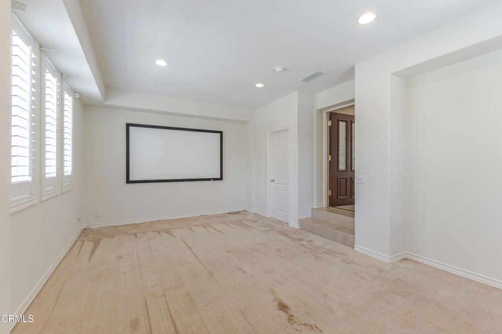 Empty room, Interior, Projection Screen, Recessed Lighting