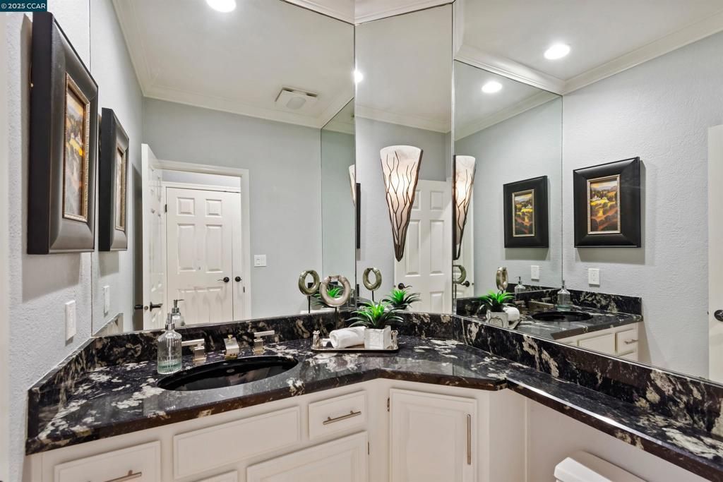 Bathroom, Dual Sink Vanities, Interior, Recessed Lighting