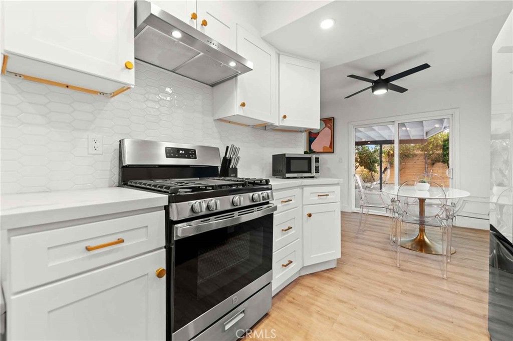 Dining room, Interior, Kitchen, Recessed Lighting, Stainless Steel Appliances, Wood Texture Flooring