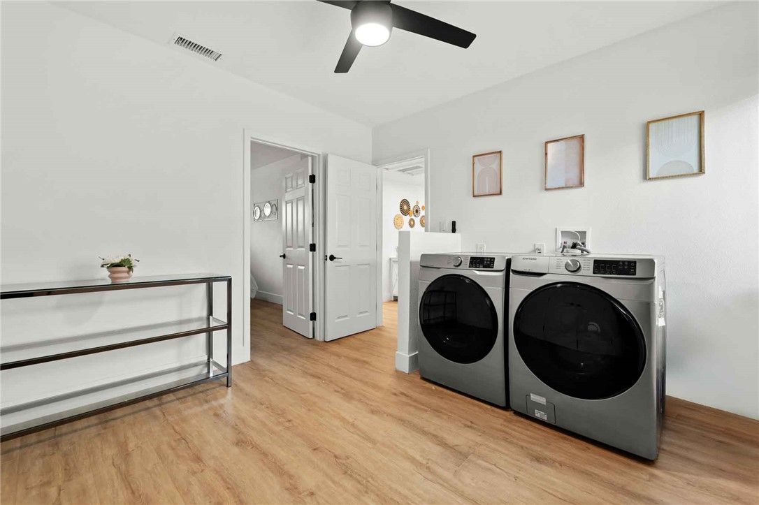 Interior, Washer, Wood Texture Flooring