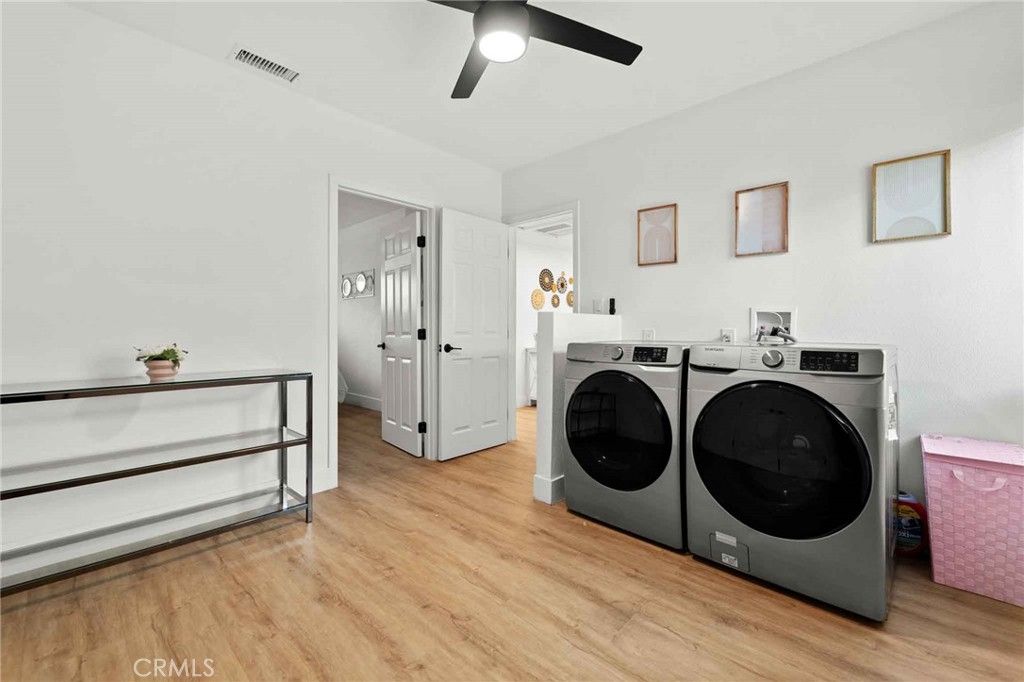 Interior, Washer, Wood Texture Flooring