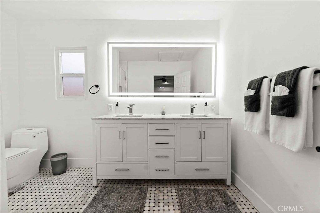 Bathroom, Dual Sink Vanities, Interior