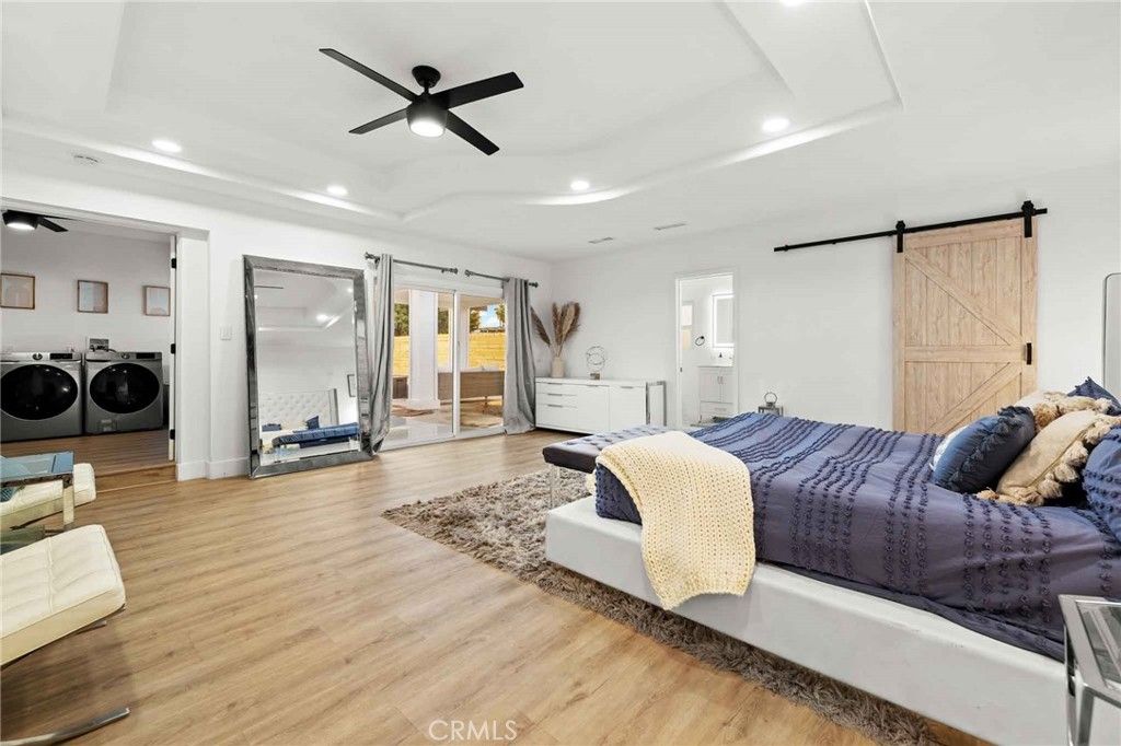 Bedroom, Interior, Recessed Lighting, Washer, Wood Texture Flooring
