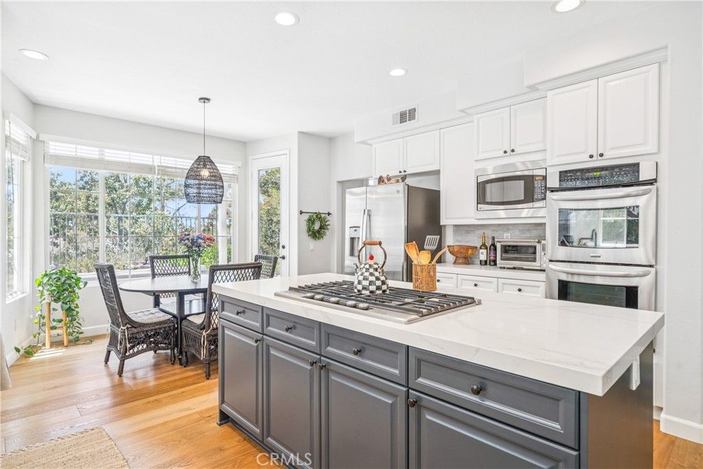 Dining room, Interior, Kitchen, Pendant Lights, Recessed Lighting, Stainless Steel Appliances, Wood Texture Flooring