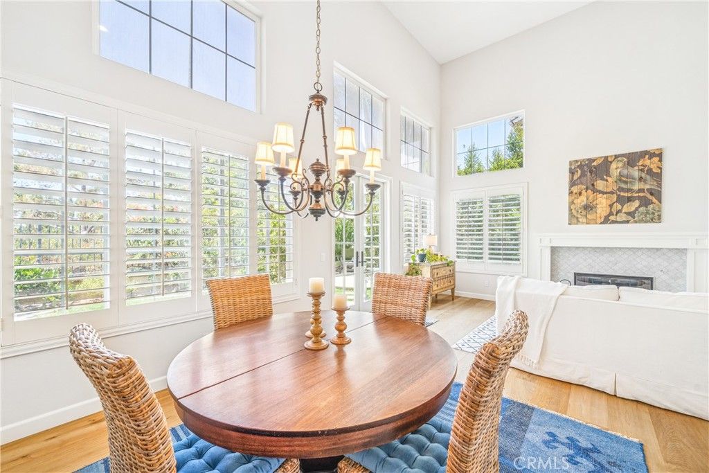 Chandelier, Dining room, Fireplace, Interior, Pendant Lights, Wood Texture Flooring