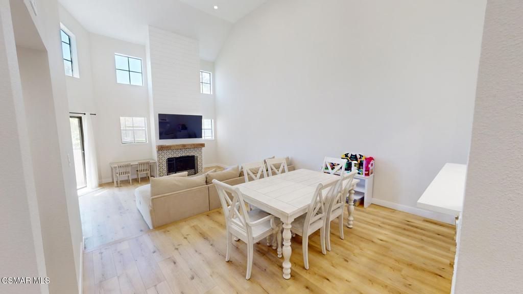 Dining room, Fireplace, Interior, Recessed Lighting, Wood Texture Flooring