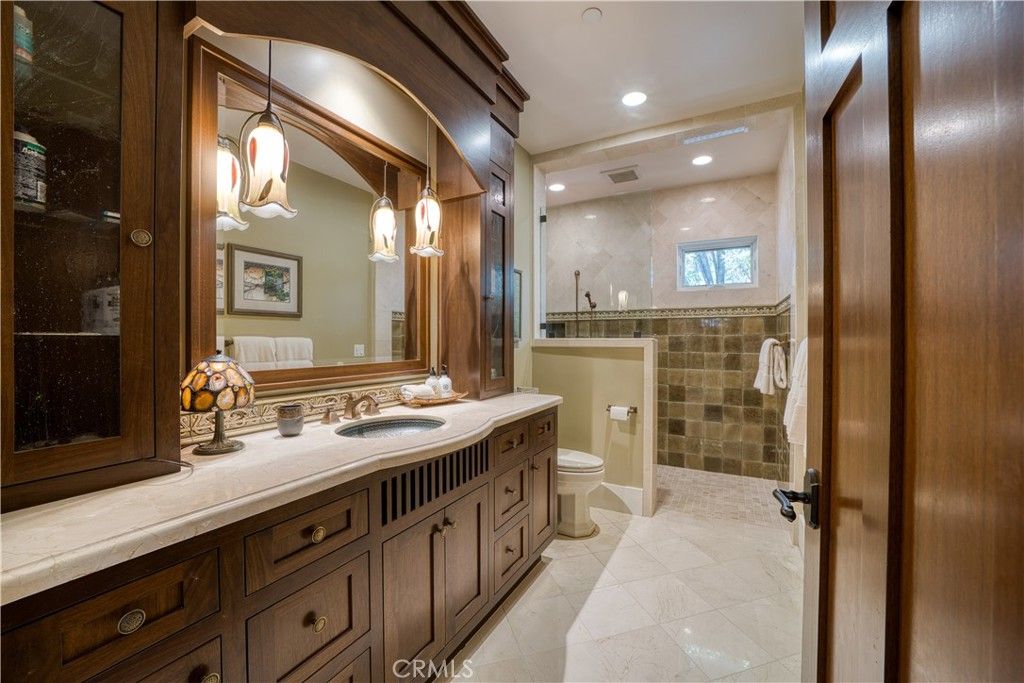 Bathroom, Dual Sink Vanities, Interior, Pendant Lights, Recessed Lighting
