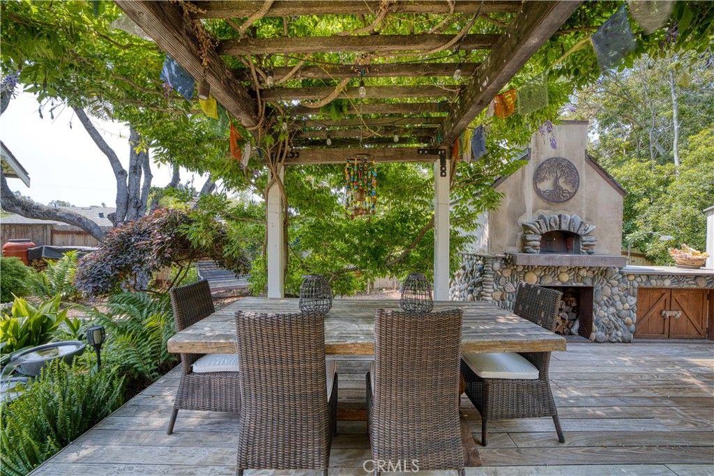 Exterior, Fireplace
