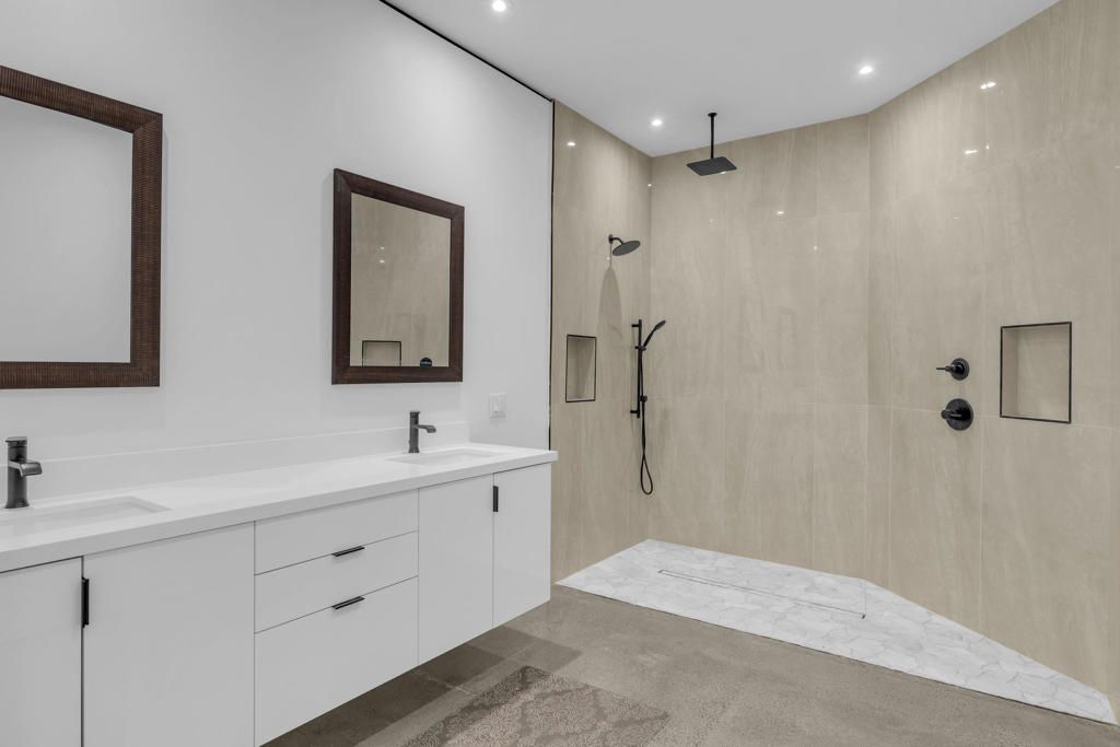 Bathroom, Dual Sink Vanities, Interior, Recessed Lighting