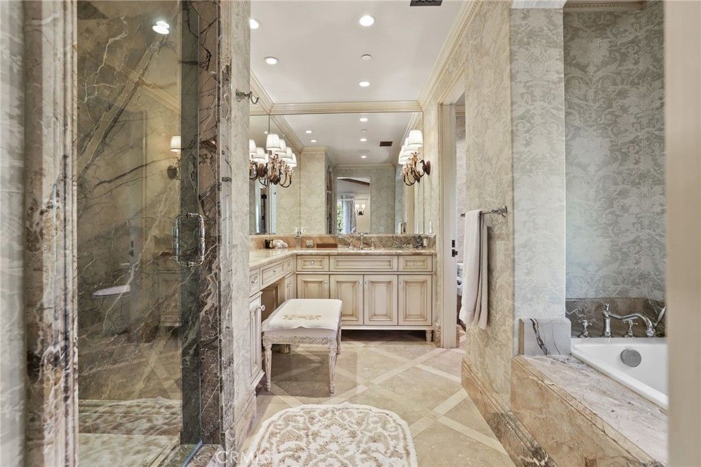Bathroom, Interior, Recessed Lighting