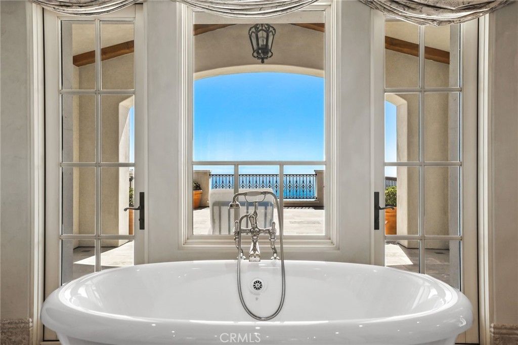 Bathroom, Free Standing Baths, Interior, Water